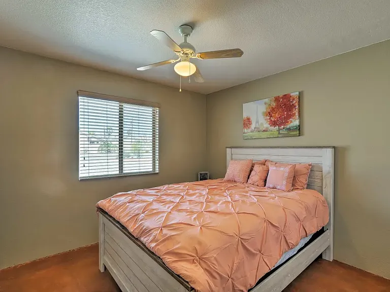 Second bedroom, queen bed.