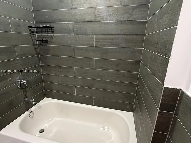 853 E 24th St #403 — Photo 11