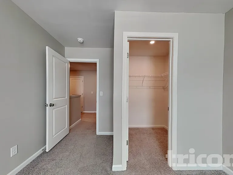 210 Coventry Ct — Photo 10