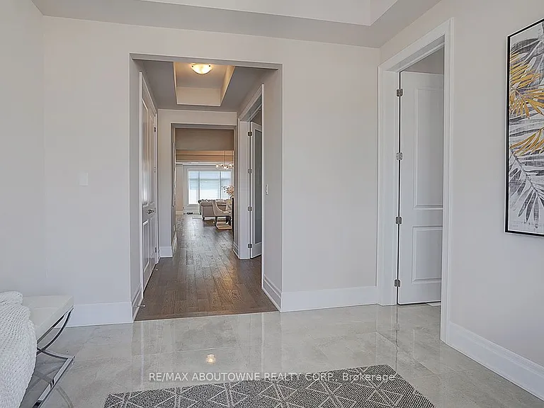 1362 Lynx Gdns — Photo 4