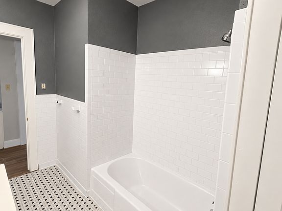 2nd image of 1419 E 35th St #B