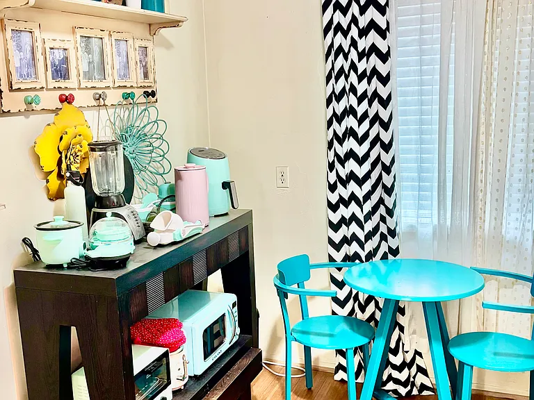 Kitchen dining area