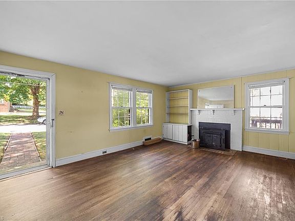3rd image of 2259 Sherwood Dr