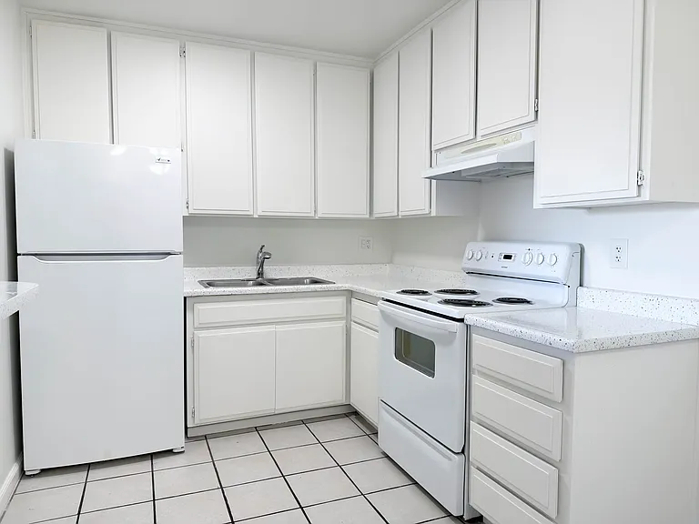 Woodland Terrace Apartments — Photo 9