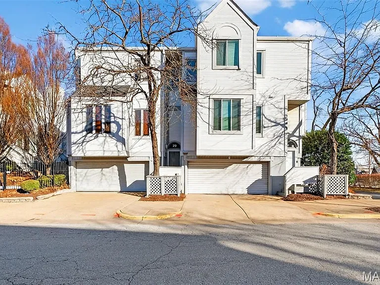 28 Columbus Square Dr — Photo 17