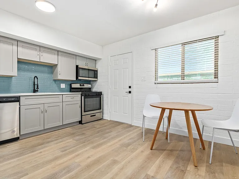 3524 N Miller Rd — Photo 11
