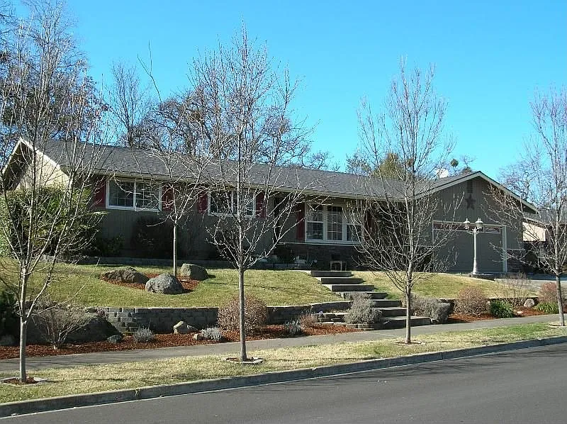 308 White Oak Cir photo 1