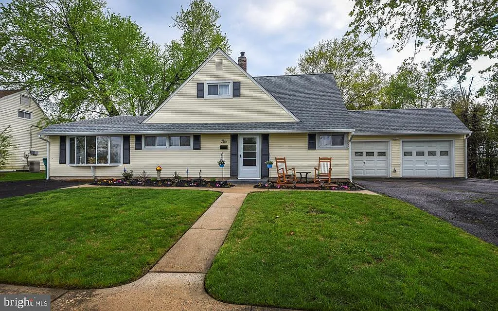 2 Holly Dr photo 1