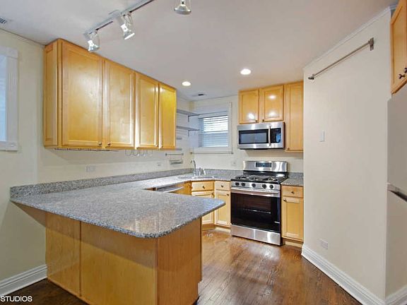 3rd image of 4718 N Kenmore Ave #69