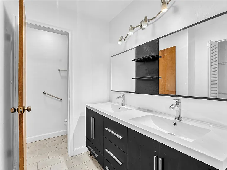 418 SE 4th St — Photo 11