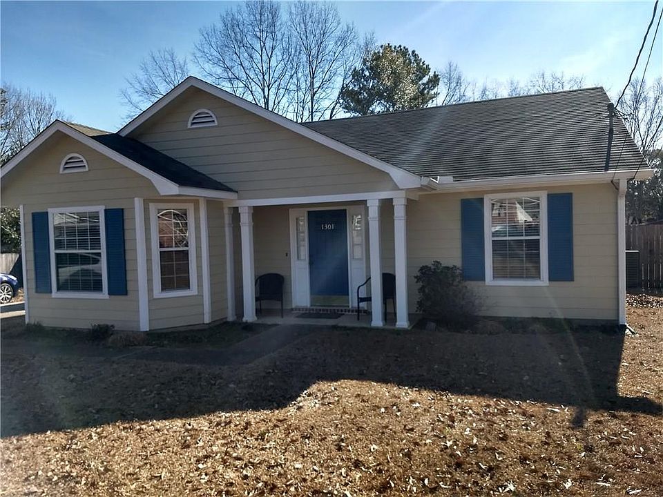 1st image of 1301 Woodstock Ct