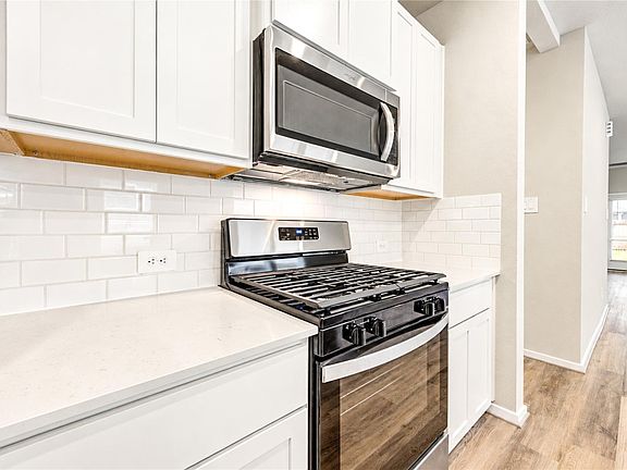 5th image of 18539 Landing Meadows Ln