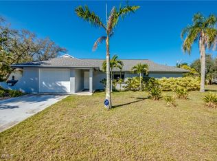 952 Ione Dr, Fort Myers, FL 33919