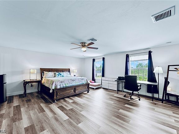 4th image of 904 8th Ave