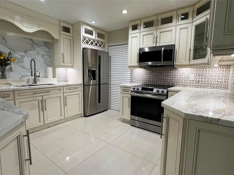 6550 SW 8th St — Photo 23
