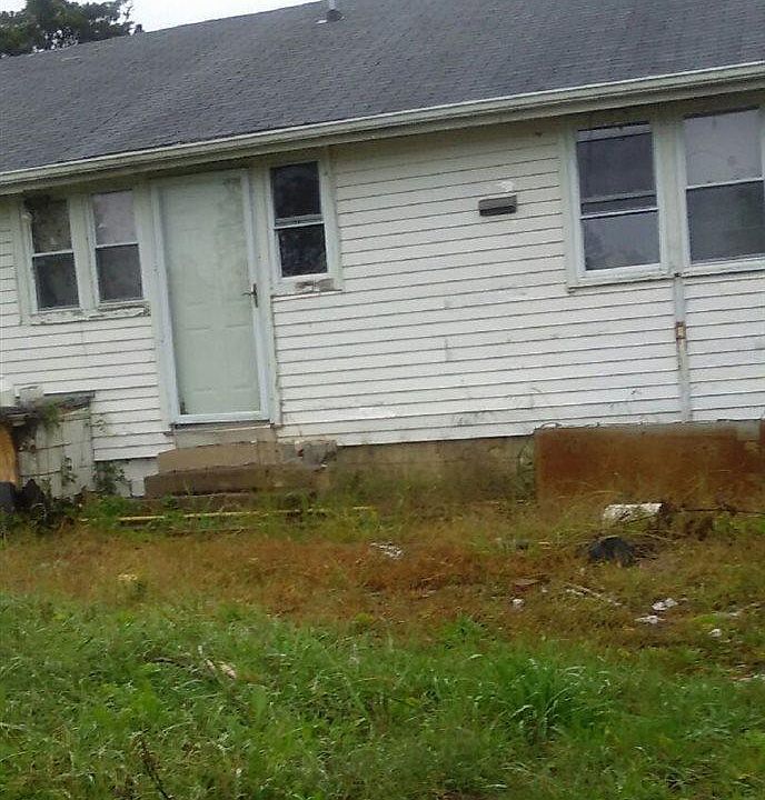 2nd image of 1337 Maurice Daniels Rd