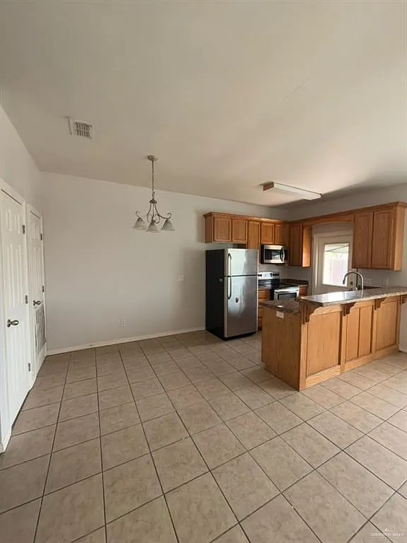 3 bed, 2.5 bath, 1300 sqft, $1,300 — Photo 3