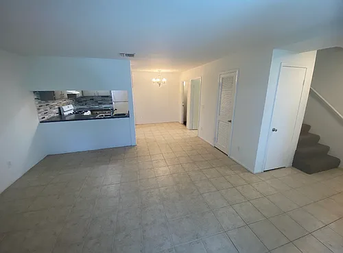1801 W Victory Blvd #109 Photo 1