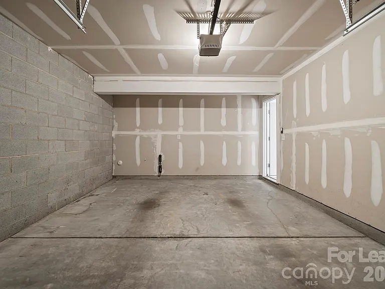 413 Armour St — Photo 33