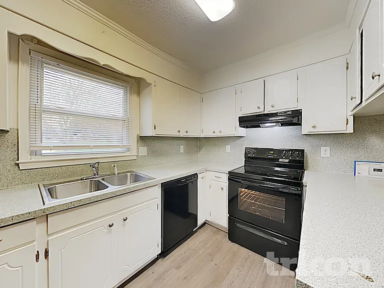 605 Colorado Ct — Photo 8
