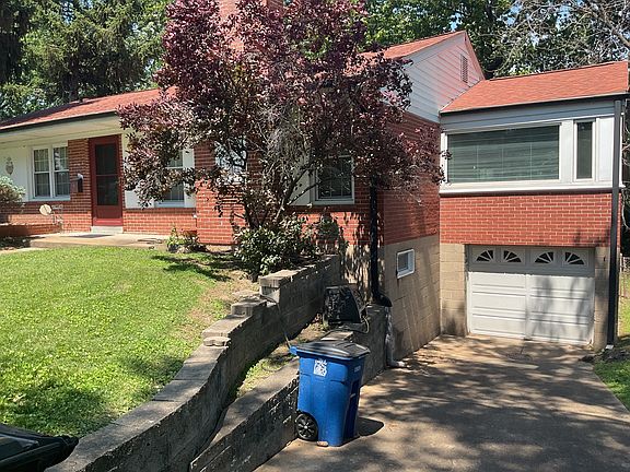 2nd image of 1116 E Parkedge Ln