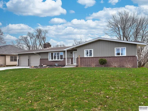 8305 N 47th St, Omaha, NE 68152