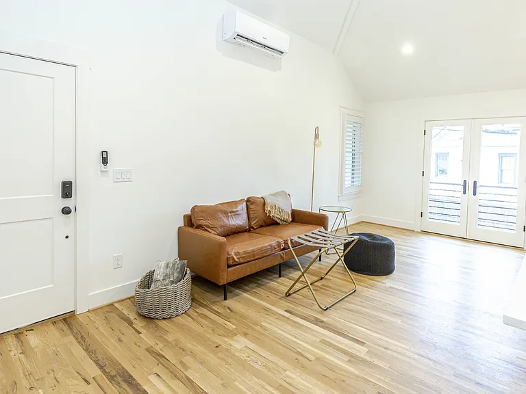 2213B Belmont Blvd — Photo 3