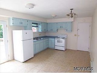 4th image of 882 Pine Cir