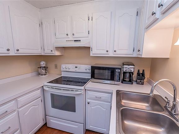 2nd image of 7442 Avon Dr Unit E
