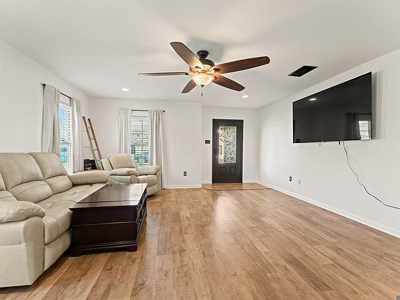 4th image of 25635 Buffwood St