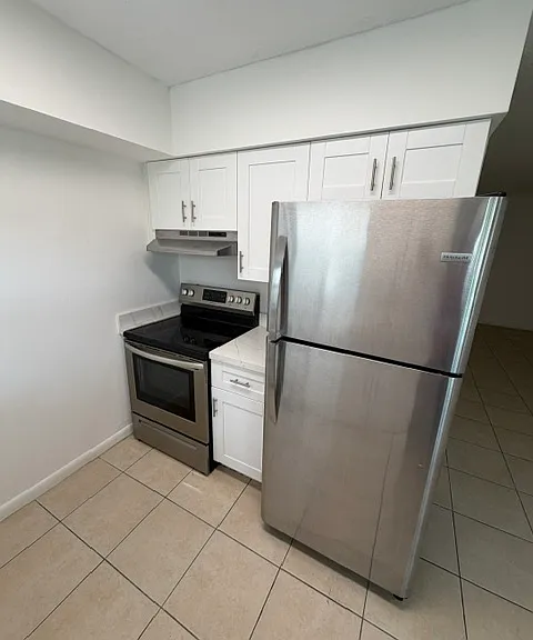 NW 38th Dr — Photo 16