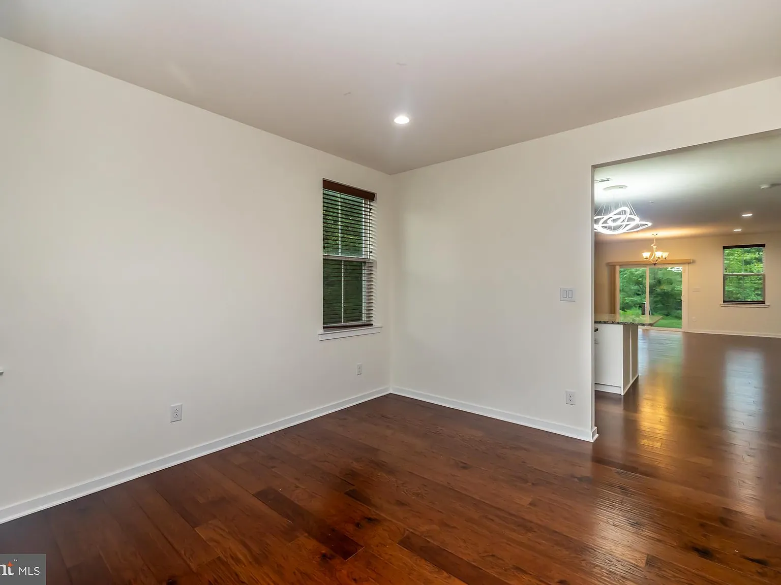 3 bed, 2.5 bath, 2212 sqft, $3,300 — Photo 4