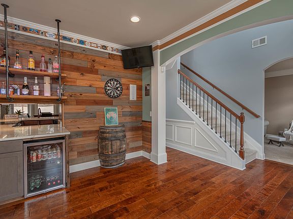 5th image of 427 Crescent River Rd