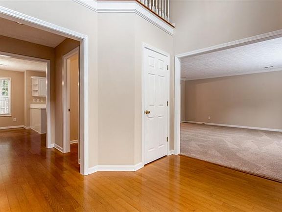 3rd image of 108 Windsong Dr