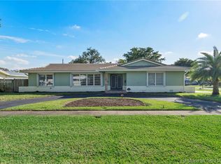 7560 Plantation Rd, Plantation, FL 33317