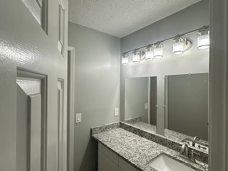 1260 Warsaw Rd #1 — Photo 24