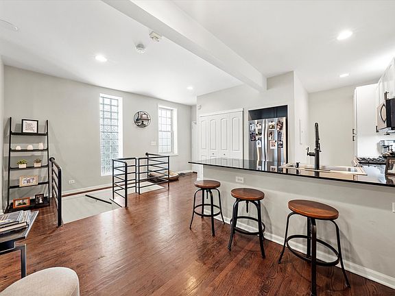 3rd image of 1545 N Bosworth Ave APT 1W
