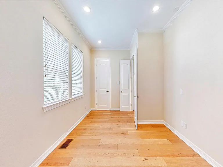 2104 State St — Photo 24