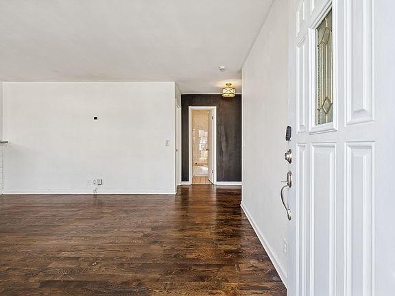 3rd image of 4304 Hopewood Dr