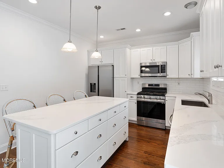 29 Pavilion Ave — Photo 9