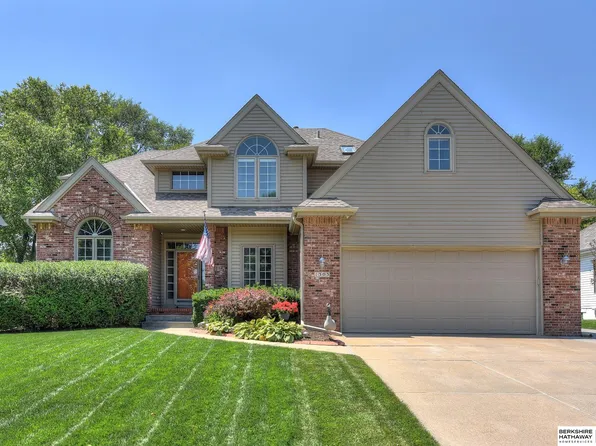 1303 Lambert Dr, Papillion, NE 68046