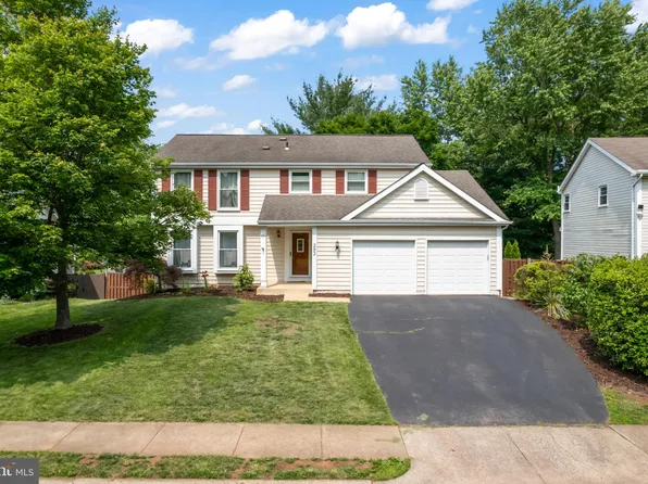 202 Trail Ct, Sterling, VA 20164