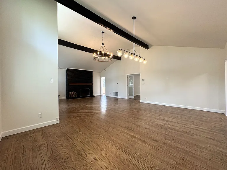 2350 Alameda De Las Pulgas — Photo 7