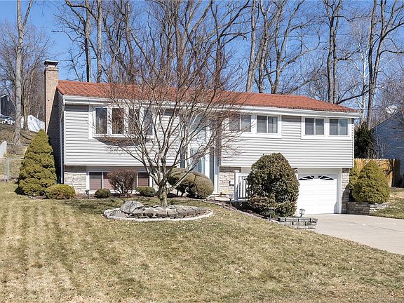 3rd image of 182 Thunderwood Dr