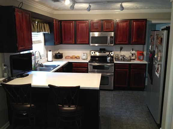 Kitchen / Bar / Dining area