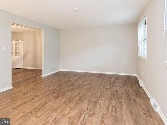5th image of 82 Baltusrol Rd