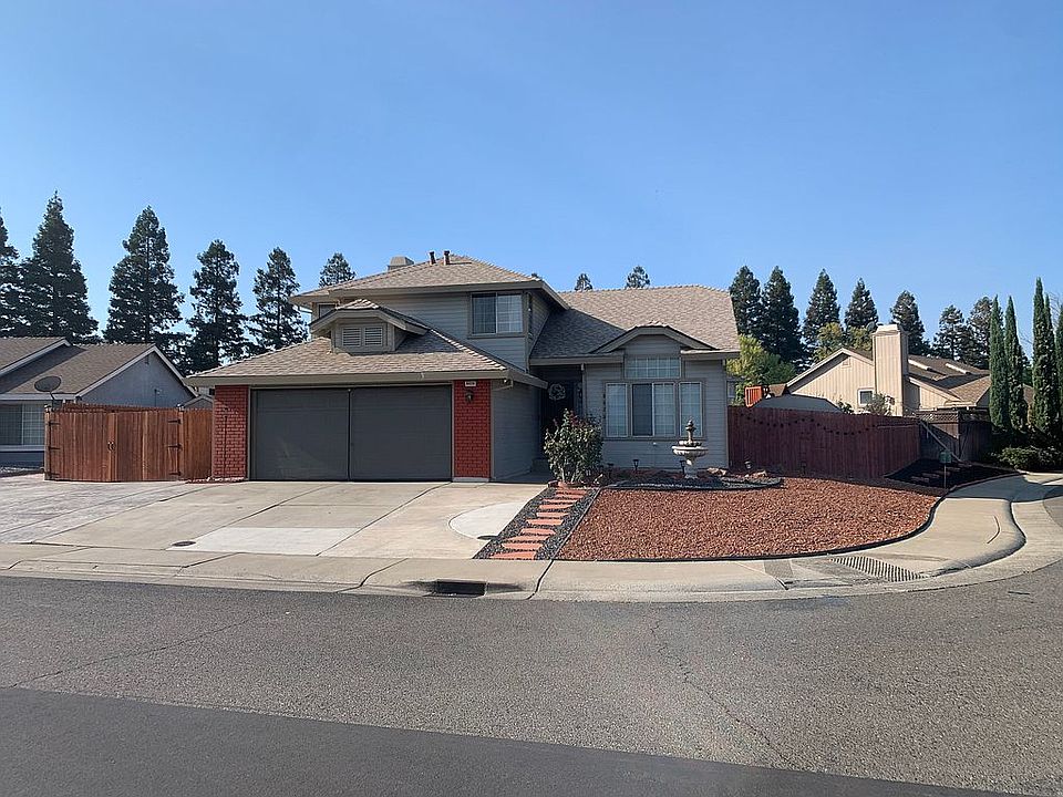 2nd image of 8470 Larchmont Oak Way