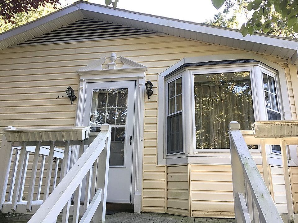 Upper level porch / door