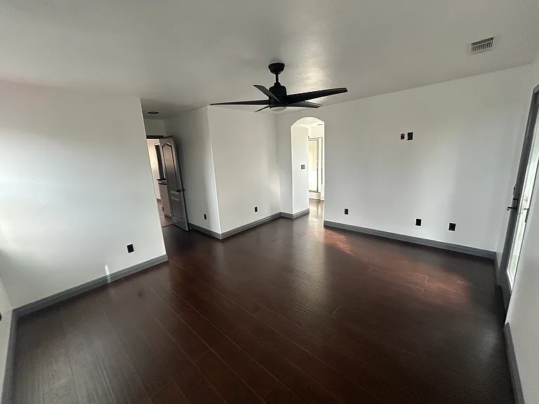 3630 W Medici Ln — Photo 4
