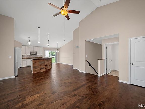 4th image of 5366 Lakepath Way